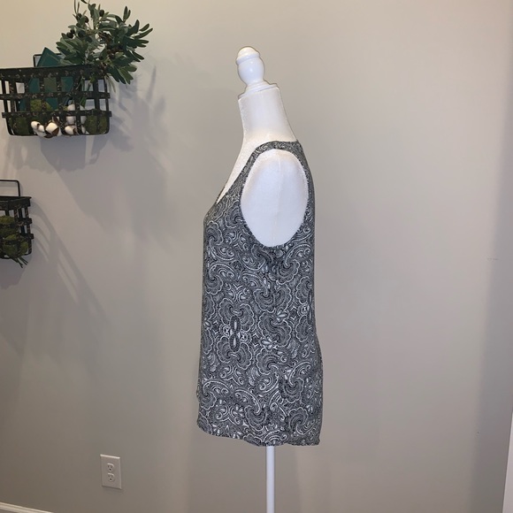 Express Split Back Tank Top - Picture 2 of 4